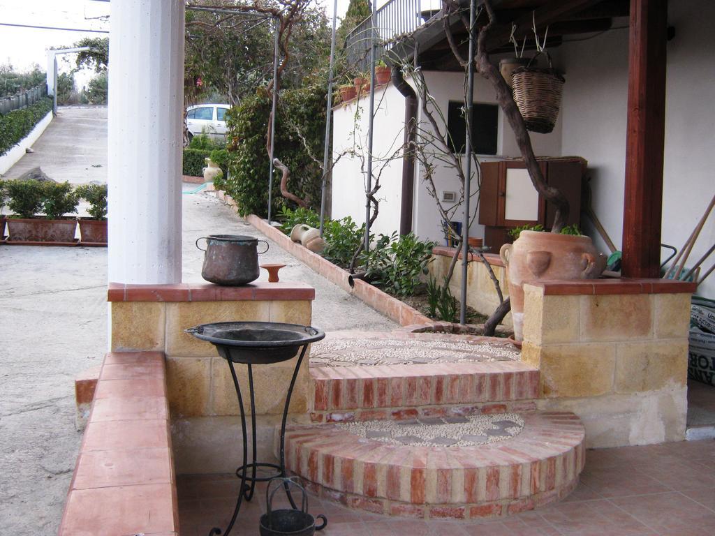B&B La Casa Dell'Artista Assoro Exterior photo